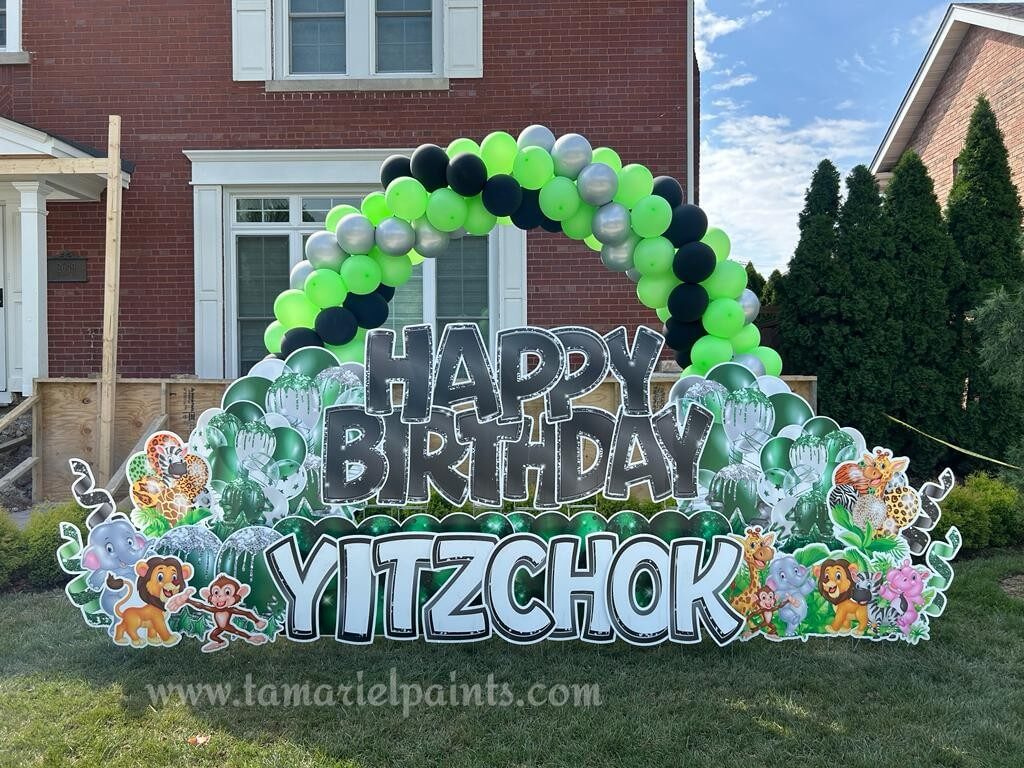 A photo of a custom made yard sign which reads Happy Birthday Yitzchok